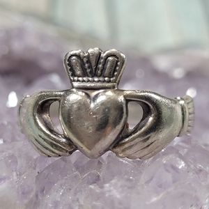 SOLVAR Claddagh Ring.